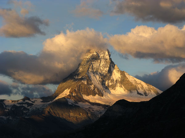 Sonnenaufgang am Matterhorn von der Kinh&uuml;tte